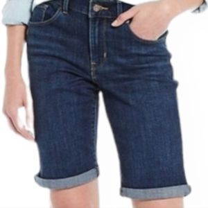 Levi's🚨Mid-Rise Cuffed Hemline Stretch Bermuda Denim Shorts, Size 26, NWT